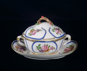 セーヴルボウルアンドプレート、1764（磁器）