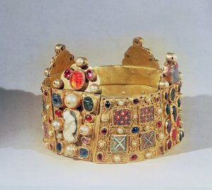 ヒルデスハイムの王冠（金と貴石）