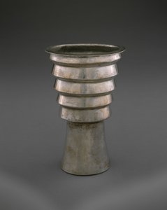 段付きビーカー（アクィラ）、後で地平線、1470-1532（シルバー）