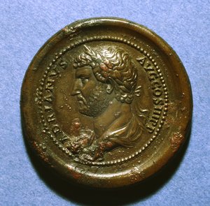 ハドリアヌスの円形浮彫り、117-38金