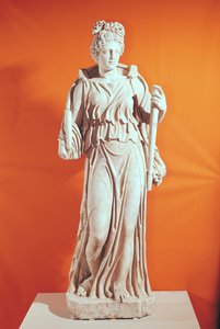 ヘカテ像（大理石）