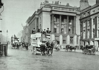 ウォーターループレイスの馬バス、1895 作： English Photographer