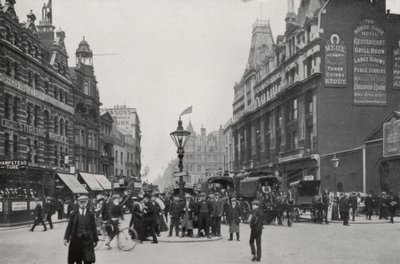 ロンドントッテナム・コート・ロード（モノクロ写真 作： English Photographer