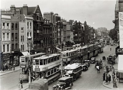 ホワイトチャペルハイストリート、ロンドン、1930年頃 作： English Photographer