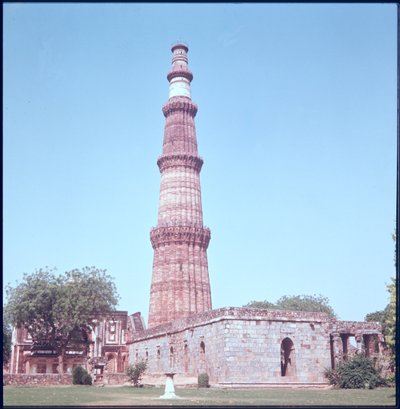 Qutab Minar、1193-1230を構築 作： Islamic School