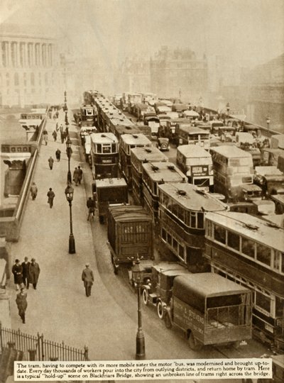 1935年、ブラックフライアーズブリッジ、ロンドンの交通渋滞。 作： Unbekannt