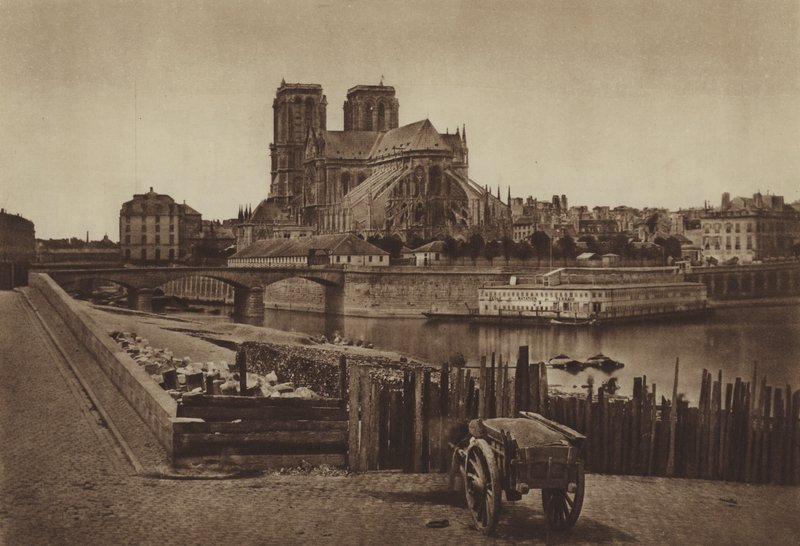 ノートルダムのシュヴェット（モノクロ写真 作： （後）フランスの写真家