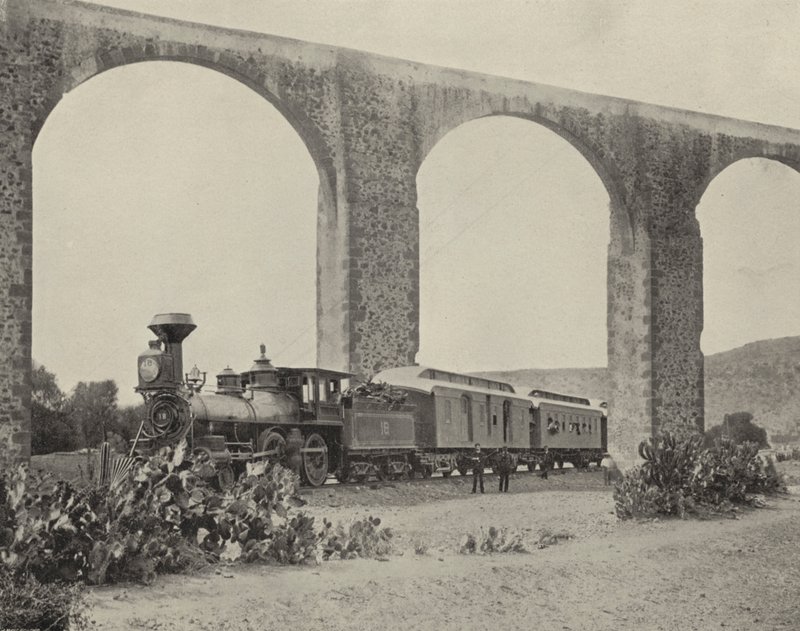 メキシコ・ケレタロ市の水道橋（モノクロ写真 作： アメリカの写真家（後）