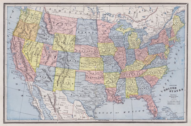 アメリカの地図（彩色済み彫刻 作： アメリカの学校