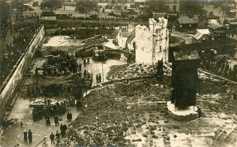 ロンドンの爆弾被害地域 作： 英語の写真家
