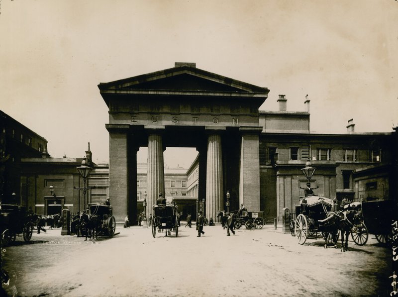 ユーストン駅、1890 作： 英語の写真家