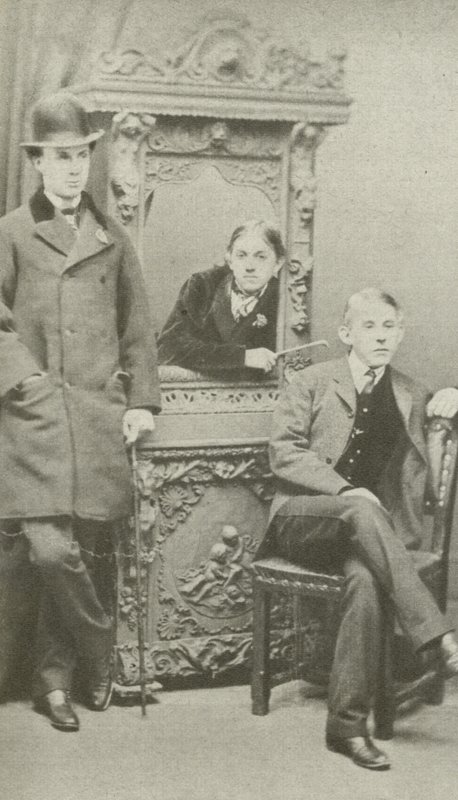1860年代後半、オックスフォードの学生たち（モノクロ写真 作： 英語の写真家