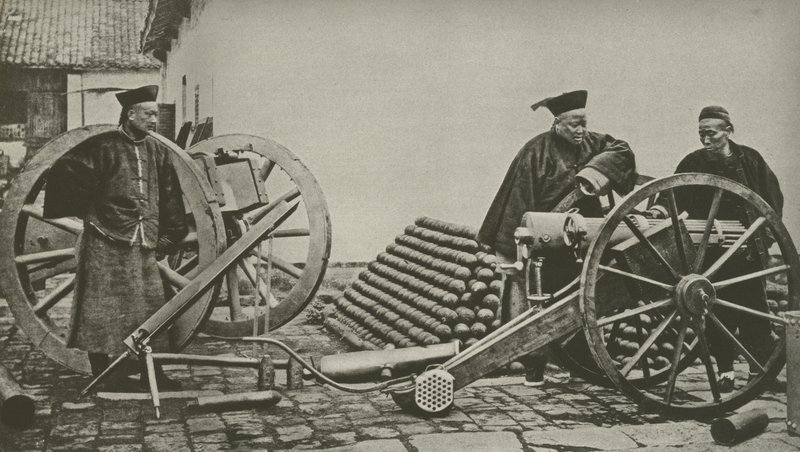 中国初の近代兵器（モノクロ写真 作： ヨーロッパの写真家