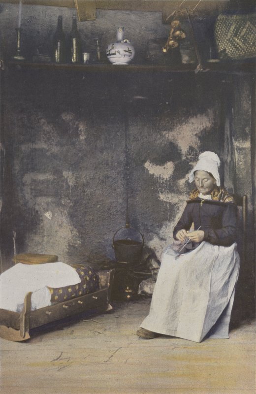 Interieur DAuvergne、編み物をする女性 作： フランスの写真家