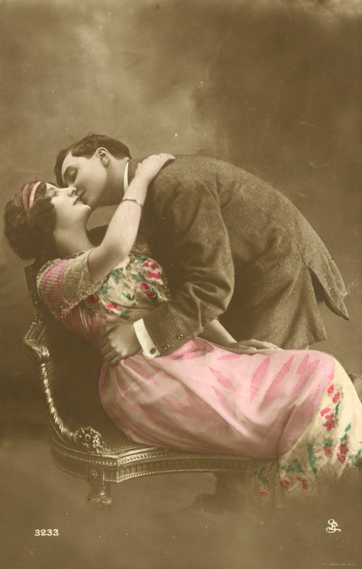 男の頬にキスの女の子 作： フランスの写真家
