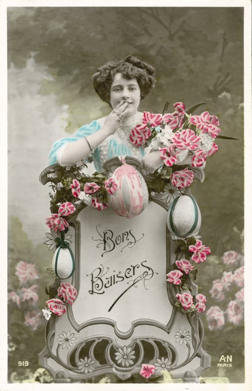 花と卵を持つ女性（カラー写真 作： フランスの写真家