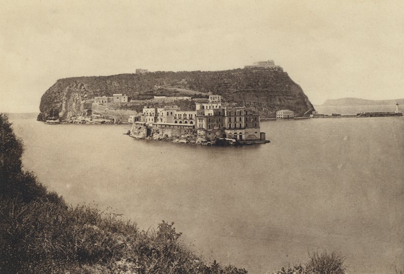 ナポリ：ニシダ島（モノクロ写真 作： イタリアの写真家
