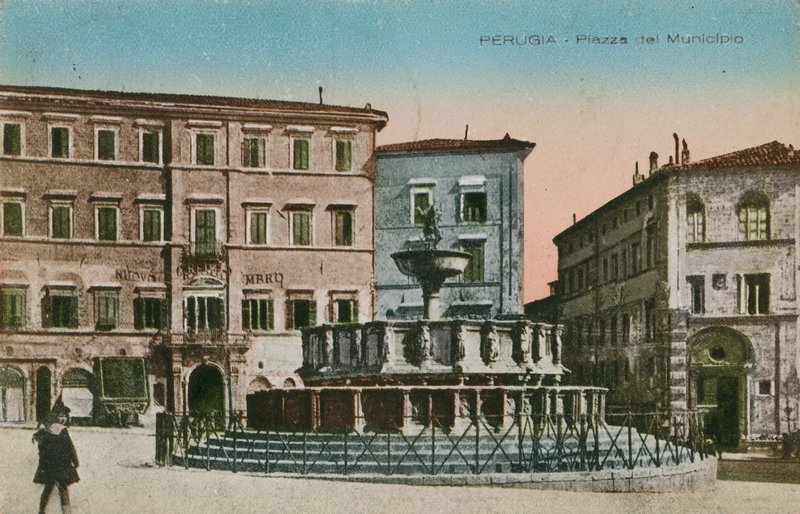ペルージャ、市庁舎広場、1910年 作： イタリアの写真家