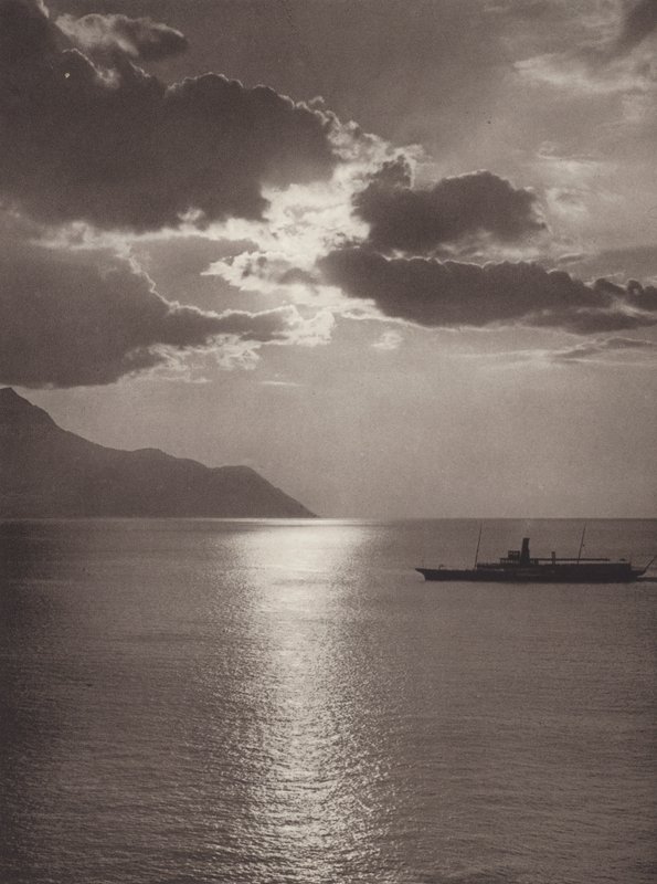 スイス: レマン湖、夜 (b/w 写真) 作： ジャン・ガベレル