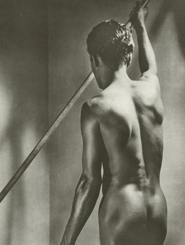 ラマンの胴体（白黒写真） 作： ライオネル・ヴェント