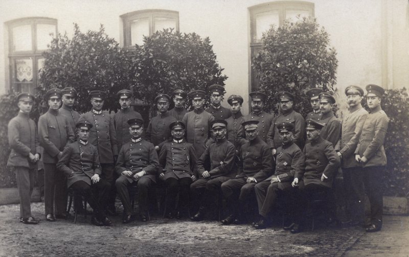 ドイツ軍将校のグループ（モノクロ写真 作： 写真家ドイツ語