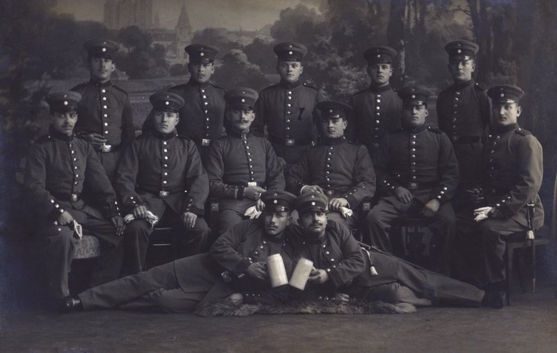 ドイツ軍兵士のグループ（モノクロ写真 作： 写真家ドイツ語
