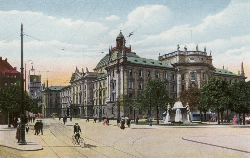 ミュンヘン/Munich: 正義の宮殿(写真) 作： 写真家ドイツ語