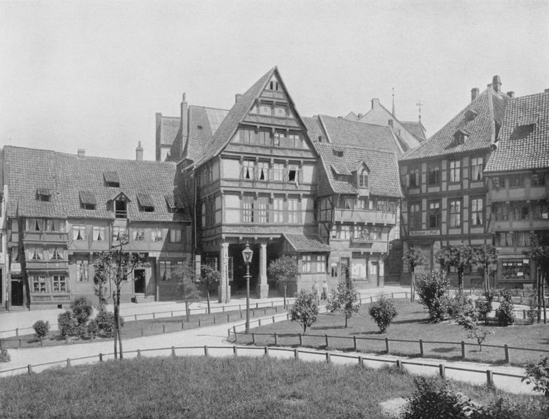 柱の家 Am Andreasplatz（モノクロ写真 作： 写真家ドイツ語