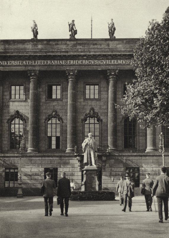 ベルリンUniversitat; University (白黒写真) 作： サーシャ・ストーン